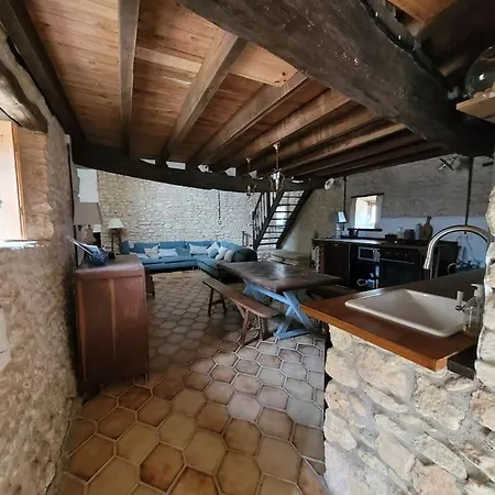 Authentiek Met Zwembad In Dordogne. Holiday home Gout-Rossignol